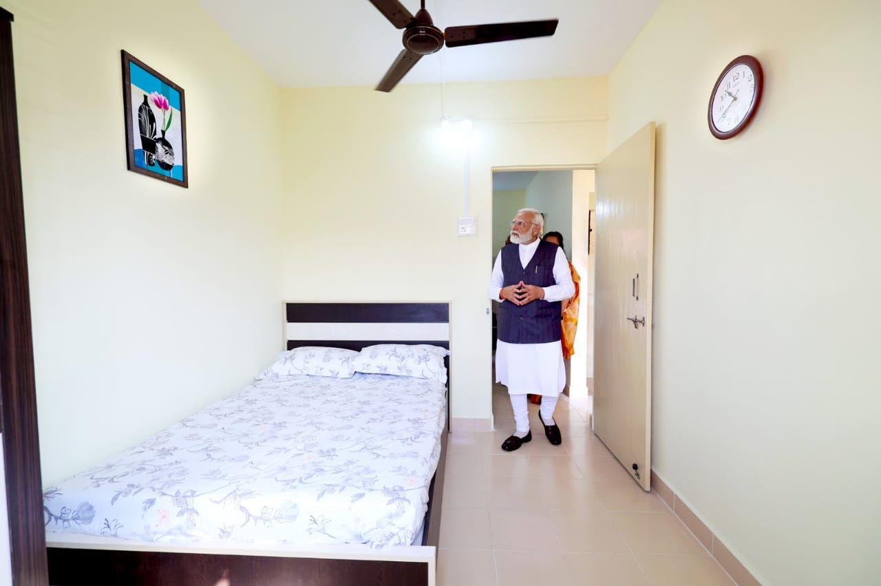 PM narendra modi see home
