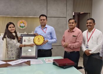 क्या बात है ! झेडपीचे डेप्युटी सीईओ इशाधीन शेळकंदे उत्कृष्ट प्रशासक ; सोलापूरच्या प्रशासनात का होत आहे कौतुक