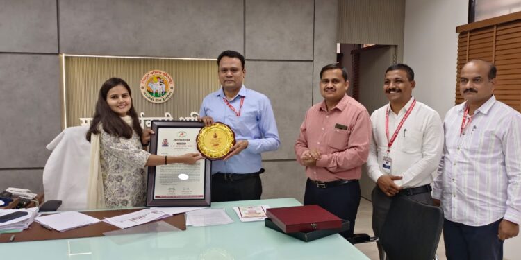 क्या बात है ! झेडपीचे डेप्युटी सीईओ इशाधीन शेळकंदे उत्कृष्ट प्रशासक ; सोलापूरच्या प्रशासनात का होत आहे कौतुक