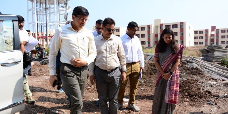 ‘रे नगर’च्या 15 हजार घरकुलांचे होणार पंतप्रधानांच्या हस्ते वितरण ; विभागीय आयुक्त सौरभ राव यांच्याकडून आढावा