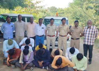 मंगळवेढ्यात या दादाच्या जयभवानीवर एक्साइजचा छापा ; दारुड्याणा पकडून पोलिसांचे झाले समाधान