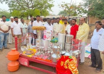 महादेव कोगनुरे धावून गेले हत्त्तुर येथील बोळुरे कुटुंबाच्या मदतीला ; गॅस सिलेंडर स्फोटात…..