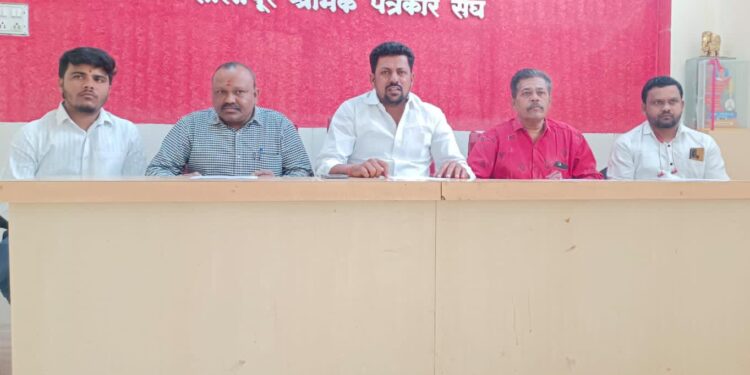 सोलापूरच्या रामवाडीत ताई चषक प्रो कबड्डी स्पर्धा ; 51 हजाराचे बक्षीस ; सोलापूर शहर युवक काँग्रेसकडून आयोजन