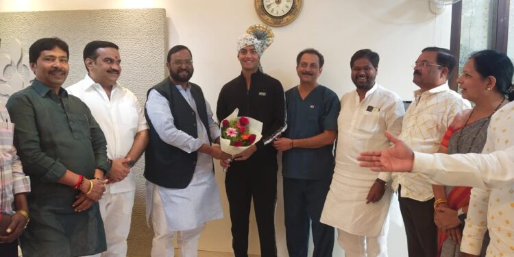 “आर्शिन, सोलापूरचे नाव जगभरात कर” ; भाजप नेते अमर साबळे यांनी भेट घेत केला सत्कार