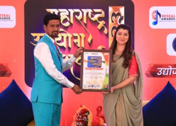 सोलापूरातील सरस्वती अकॅडमी ऑफ अकौंटन्सीला महाराष्ट्र उद्योग अवार्ड ; मराठी अभिनेत्री तेजस्विनी पंडितच्या हस्ते वितरण