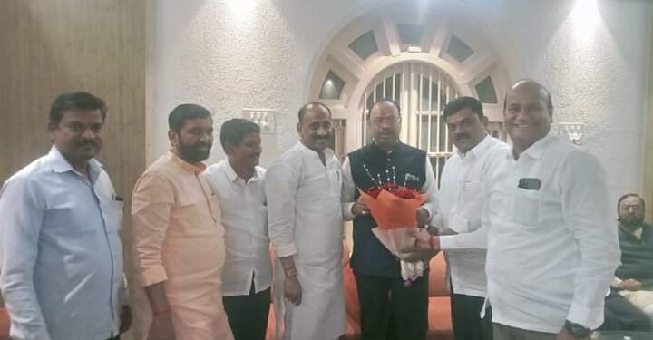 “आनंदराव, तुमच्यावर लवकरच मोठी जबाबदारी” ; आ.कल्याणशेट्टी- तानवडेंचे बावनकुळे यांच्या उपस्थितीत मनोमिलन