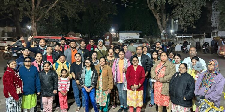 देवेंद्र फडणवीसांचा एकच मेसेज आणि नेपाळमधून मुंबई कर ५८ जणांची सुटका ! फडणवीसांच्या नेपाळ कनेक्शनची जोरदार चर्चा