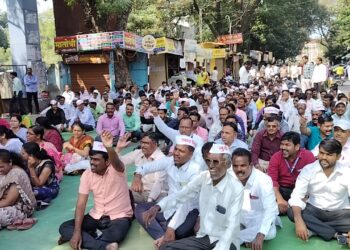 “अरे एवढी लोकं कशाला, सरकारच्या मयतीला” ; सोलापुरात सरकारी कर्मचारी जुन्या पेन्शनसाठी आक्रमक