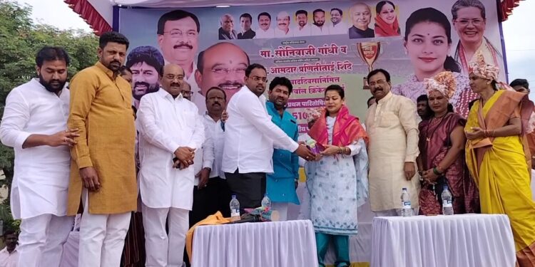 आमदार प्रणिती शिंदे यांच्या वाढदिनी भरगच्च कार्यक्रम ; सुरेश हसापुरे यांचे उत्कृष्ट नियोजन ; युवक अध्यक्ष गणेश डोंगरेंची साथ