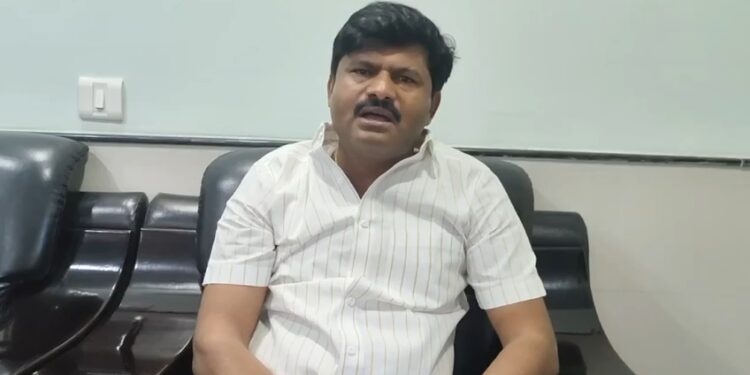 इंदापूरात चप्पल फेकीनंतर आमदार गोपीचंद पडळकर यांची प्रतिक्रिया आली समोर ; कुणाला केले टार्गेट