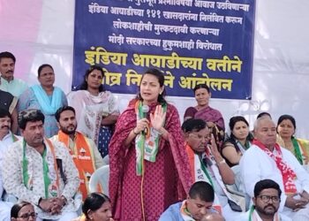 सोलापुरात आमदार प्रणिती शिंदे यांची पंतप्रधान नरेंद्र मोदींवर तोफ ; या देशाचा पंतप्रधान…..