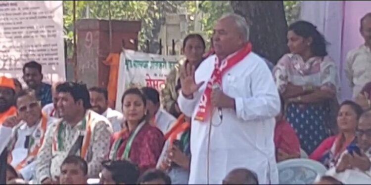 “काँग्रेसने मोठ्या भावाची भूमिका बजावावी” ; सोलापुरात आडम मास्तरांचा निशाणा कशावर