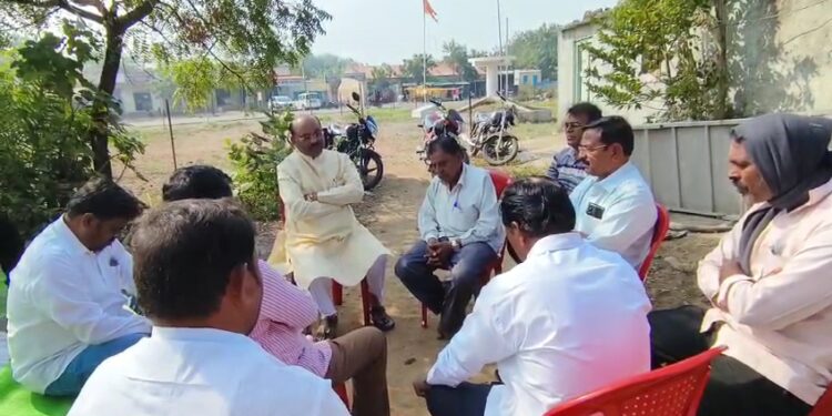 मंद्रुप येथील शेख कुटुंबाचे काँगेस नेते सुरेश हसापुरे यांच्याकडून सांत्वन…!