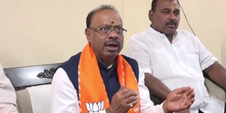 मोहिते पाटील- निंबाळकर वादावर चंद्रशेखर बावनकुळे यांचे मोठे वक्तव्य ; सोलापूरचे खासदार तर….