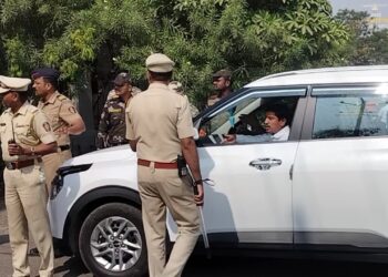 पालकमंत्री चंद्रकांत पाटलांच्या दौऱ्यात पोलिसांची दादागिरी ; भाजप शहराध्यक्षानाच रोखले! दादांची एनसीपीही नाराज