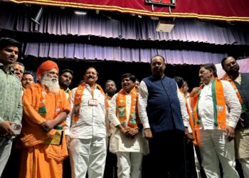 सोलापुरात काँग्रेसला धक्का ; आमदार प्रणिती शिंदे समर्थक माजी नगरसेवक मेघनाथ येमुल भाजपात दाखल