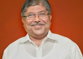 पालकमंत्री चंद्रकांत दादांचा प्रजासत्ताक दिनी हटके लूक ; ‘Simple but sweet’ वेधलं सर्वांचेच लक्ष