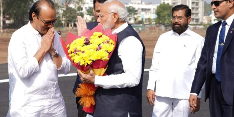 अजित पवारांना मिळाला पंतप्रधान नरेंद्र मोदींचा आशीर्वाद ; हा फोटो होतोय व्हायरल