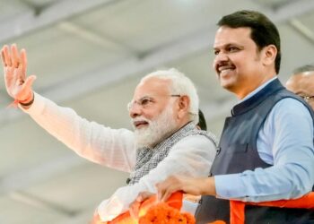 देवेंद्र फडणवीसांनी ‘उबाठा ‘ नेत्यांची बोलती केली बंद ; तो जुना फोटो केला ट्विट आणि दिला पुरावा