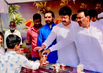 सोलापूरच्या आनंद चंदनशिवेंची उमेश पाटलांशी संगत वाढली  ; दोन दादा करणार का धमाका