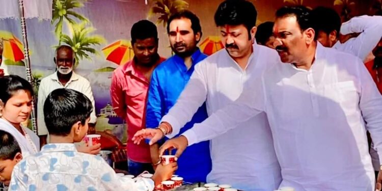 सोलापूरच्या आनंद चंदनशिवेंची उमेश पाटलांशी संगत वाढली  ; दोन दादा करणार का धमाका