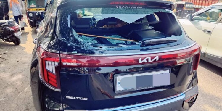 सोलापूरच्या निवेदिका श्वेता हुल्ले यांच्या गाडीवर दरोडेखोरांचा हल्ला ; काय होता भयानक प्रसंग वाचा ही बातमी