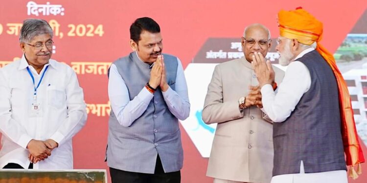 सोलापूरचे रे नगर उभारण्यात उपमुख्यमंत्री देवेंद्र फडणवीस यांचा सिंहाचा वाटा