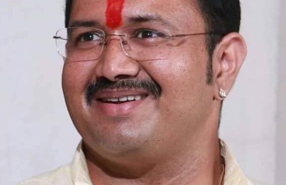 सोलापूर काँग्रेस जिल्हाध्यक्ष धवलसिंह मोहिते पाटील अडचणीत ; अकलूज पोलीस ठाण्यात गुन्हा दाखल