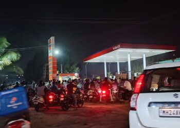 सोलापूरकरांनो उद्या दिवसभर पेट्रोल मिळेल ; हा संप पेट्रोल पंप चालकाचा नसून पेट्रोल वाहतूक करणाऱ्या टँकर वाल्यांचा