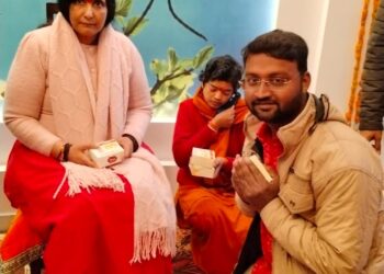 साध्वी ऋतंभरा यांची सोलापूरच्या श्रीराम जन्मोत्सव समितीच्या सदस्यांनी घेतली भेट