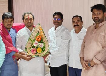 राष्ट्रवादीचे संतोष पवार -जुबेर बागवान यांनी घेतली महादेव कोगनुरे यांची भेट ; चाय पे काय झाली चर्चा?