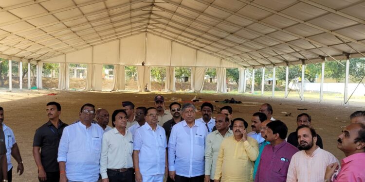 सोलापुरात होणाऱ्या नाट्य संमेलनासाठी भव्य शामियाना ; स्वागताध्यक्ष नामदार चंद्रकांत पाटलांकडून पाहणी