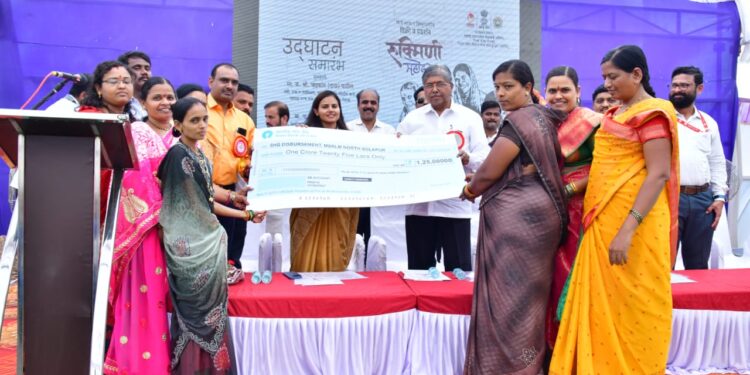 सोलापूर जिल्ह्यातील बचत गटांच्या वस्तूंसाठी कोल्ड स्टोरेज ; पालकमंत्री चंद्रकांत पाटील डीपीसीतून एक कोटी साठ लाख देणार ; महिलांना दिला अनोखा सल्ला