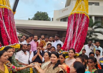 शरद पवार हे कार्यकर्त्यांच्या जीवावर मोठे झाले ; सोलापुरात उमेश पाटील यांचे जंगी स्वागत