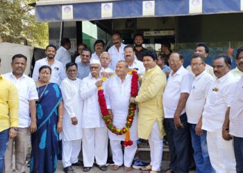 कार्यकर्त्यांच्या ‘बॉस ‘ना वाढदिनी भावी खासदारकीच्या शुभेच्छा ; “भावी खासदारकीचा दिवा मी अजून तेवत ठेवला” !