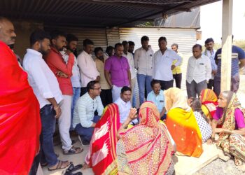 गॅसस्फोट दुर्घटनाग्रस्त कुटुंबास एम के फाउंडेशनचा आधार ; साक्षात ‘महादेव’ धावून आला