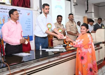 सोलापुरात मतदार दिवस झाला असा साजरा ; नव मतदारांना जिल्हाधिकारी कुमार आशीर्वाद यांचे हे आवाहन