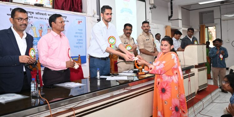 सोलापुरात मतदार दिवस झाला असा साजरा ; नव मतदारांना जिल्हाधिकारी कुमार आशीर्वाद यांचे हे आवाहन