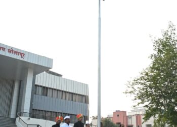 जिल्हाधिकारी कुमार आशीर्वाद यांच्या हस्ते प्रजासत्ताक दिनी ध्वजारोहण