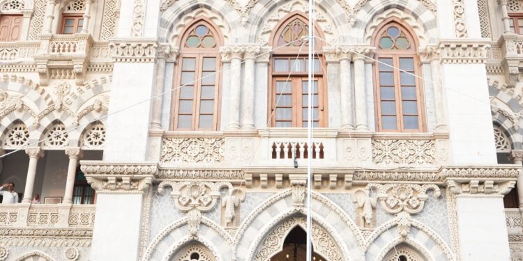 सोलापूर महापालिकेत आयुक्त शितल तेली उगले यांच्या हस्ते शासकीय ध्वजारोहण