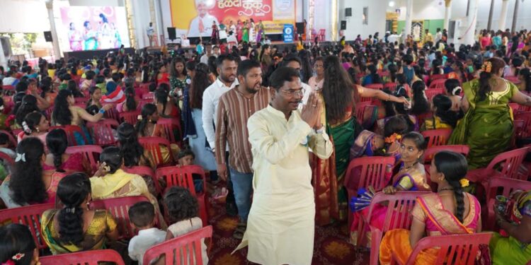 हजारों भगिनींनी दिला महादेव कोगनुरे यांना आशीर्वाद ; भाऊ तुम्ही तयारीला लागा, आम्ही सोबत