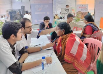 सोलापुरात शिवसेनेच्या आरोग्य शिबिराला उत्स्फूर्त प्रतिसाद ; स्वतः शिवाजी सावंत ठाण मांडून