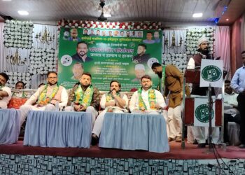 फारूक शाब्दी यांनी सोलापूरच्या मुस्लिम नेत्यांना घेतलं फैलावर ; तुम्हारा जमीर मर गया है क्या?