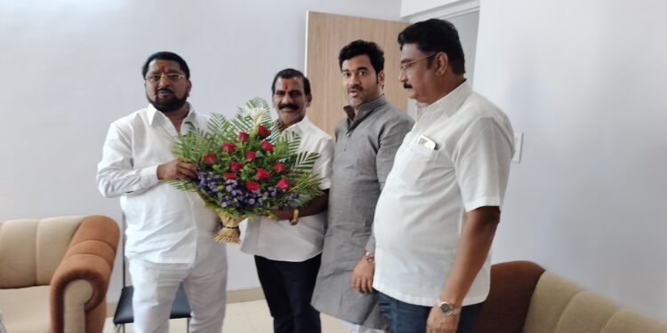 राष्ट्रवादीचे किसन जाधव भेटलो सावंत सरांना ; शिवाजी सावंत है तो सब मुमकिन है !