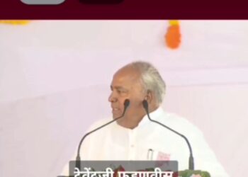 Video : आडम मास्तर यांनी सभेवेळी देवेंद्र फडणवीस यांची माफी का मागितली