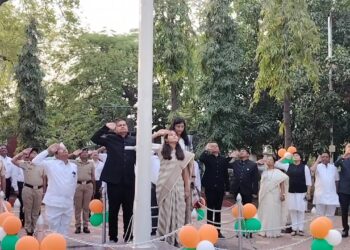 सिईओ मनिषा आव्हाळे यांच्या हस्ते शासकीय ध्वजारोहण ; प्रजासत्ताक दिनी आव्हाळे यांनी दिल्या शुभेच्छा