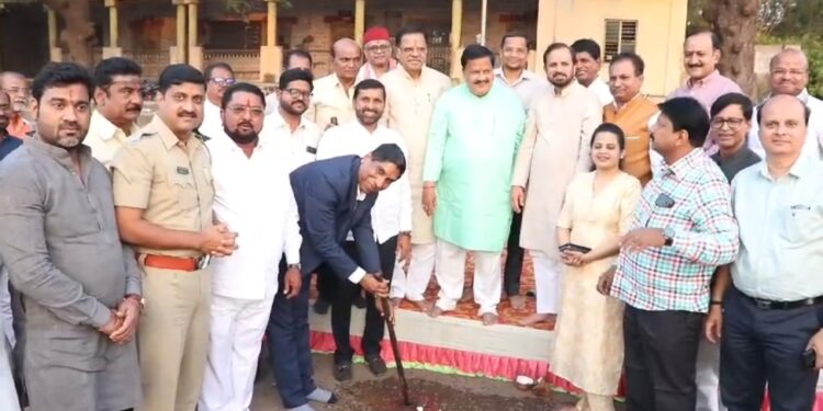 सोलापुरात 100 व्या विभागीय नाट्यसंमेलनाच्या मंडप उभारणीचे भूमीपूजन