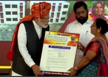 “मोदींची गॅरंटी म्हणजे गॅरंटी पूर्ण होण्याची गॅरंटी” ;  “आडम मास्तर भी सफलता के फल खाके भारी हुये है, ये भी मोदी की गॅरंटी”