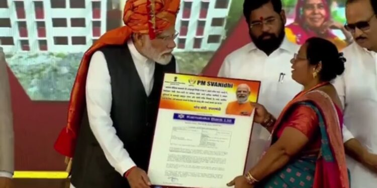 “मोदींची गॅरंटी म्हणजे गॅरंटी पूर्ण होण्याची गॅरंटी” ;  “आडम मास्तर भी सफलता के फल खाके भारी हुये है, ये भी मोदी की गॅरंटी”