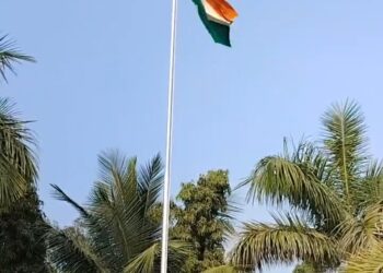 पालकमंत्री चंद्रकांत पाटील यांच्या हस्ते शासकीय ध्वजारोहण ; जिल्हा प्रशासन व जिल्हा परिषदेचे कौतुक करीत टंचाई नियोजन करण्याच्या सूचना